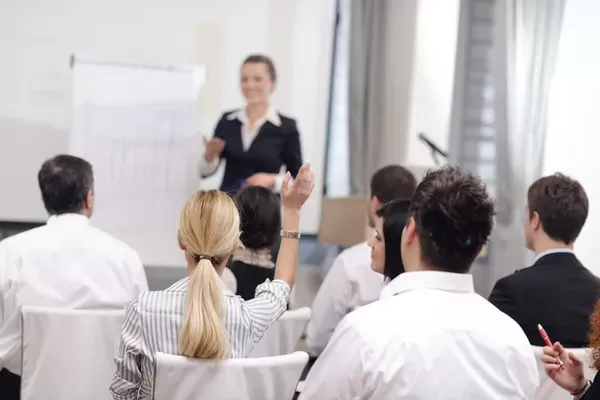 Formateur pour apprendre la langue des signes à Lyon